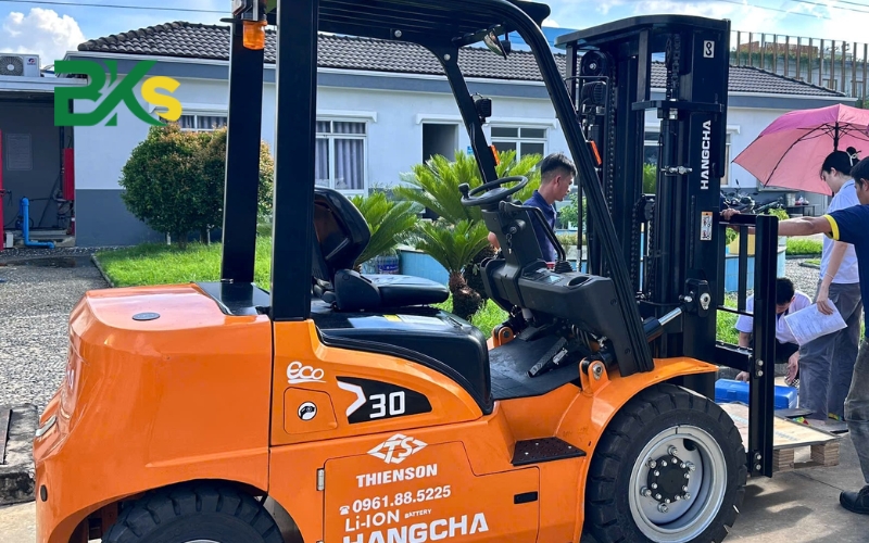 Học sơ cấp xe nâng thực tế là làm những gì?