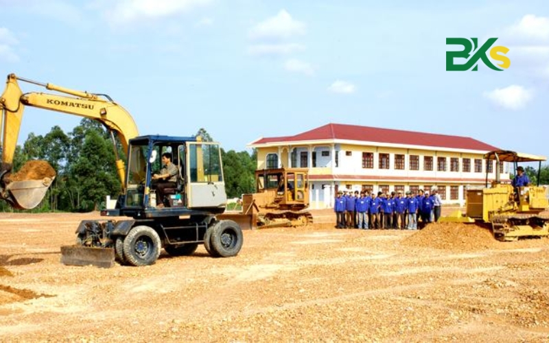 Học lái xe xúc lật thực tế là học những gì? 