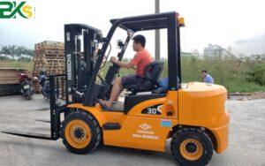 Học và thi chứng chỉ vận hành xe nâng dầu tại Chungchinghe.edu.vn