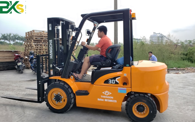 Học và thi chứng chỉ vận hành xe nâng dầu tại Chungchinghe.edu.vn 