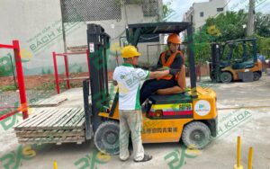 Sau khi có chứng chỉ xe nâng, cơ hội việc làm ra sao?