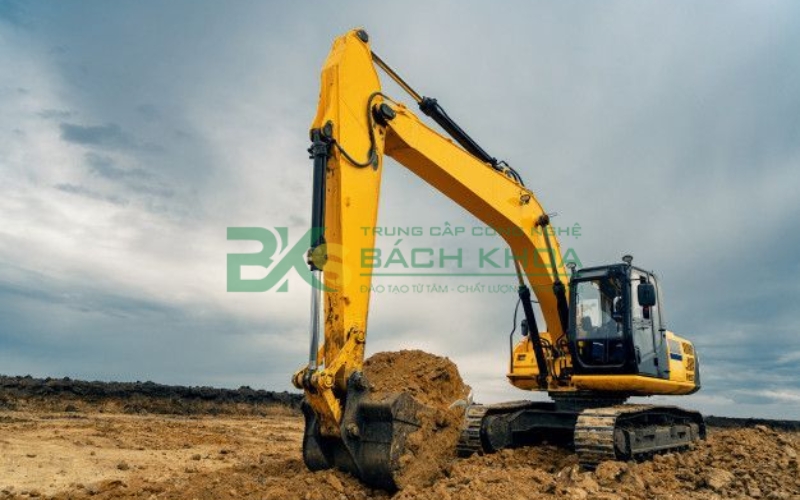 Chi phí học lái xe múc khoảng bao nhiêu?