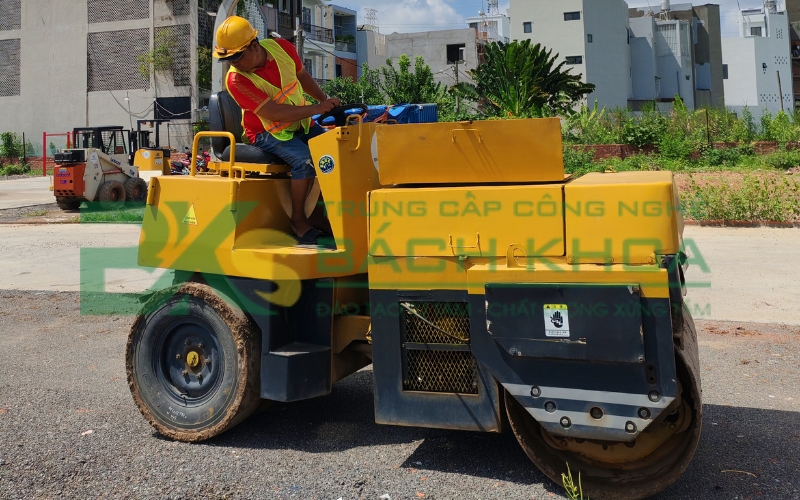 Giá trị và thời hạn của chứng chỉ xe lu như thế nào?