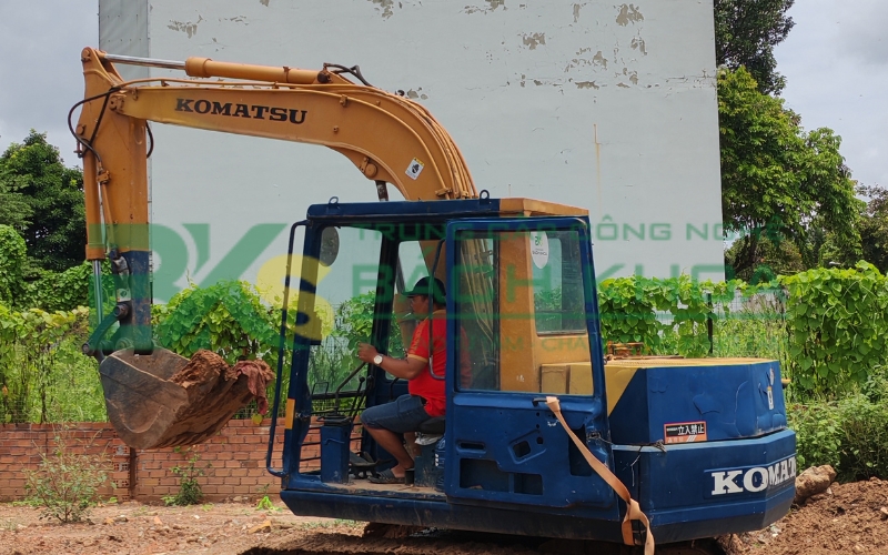 Thông tin tuyển sinh học lái xe múc tại chungchinghe.edu.vn