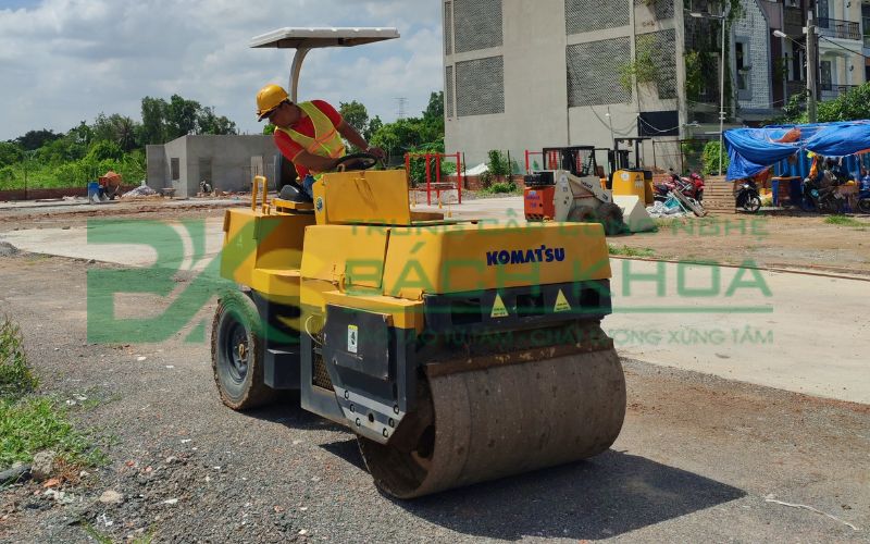 Chi phí học lái xe lu trọn gói cho người đã biết lái là bao nhiêu?