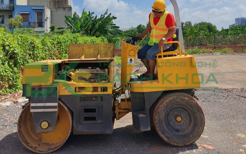 Thực tế người có kinh nghiệm học lái xe lu như thế nào?
