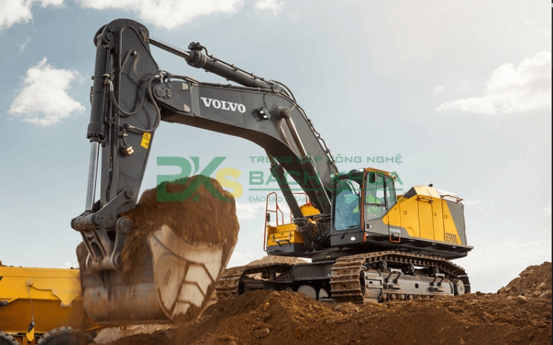 Học lái xe múc mất bao lâu thì có thể làm việc?