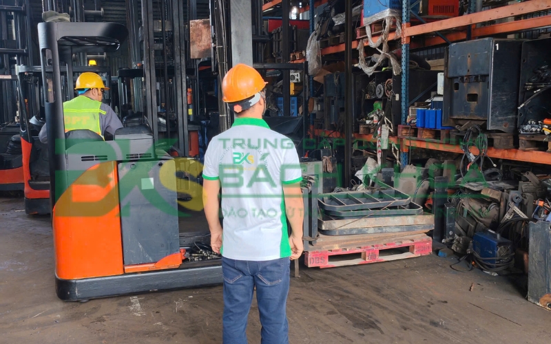 Bản chất pháp lý và đối tượng nên tham gia đào tạo sơ cấp nghề xe nâng
