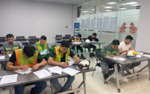 vHọc bằng lái xe nâng mất bao lâu? Cụ thể thời gian học