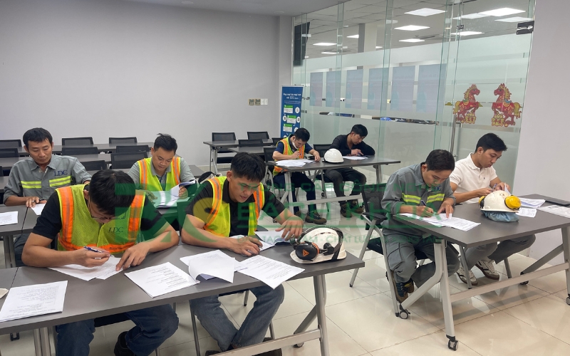 Chưa có kinh nghiệm, đăng ký học lái xe nâng HCM có theo kịp không?