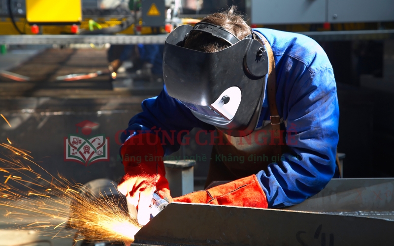 Điều kiện đăng ký học chứng chỉ hàn 6G là gì?