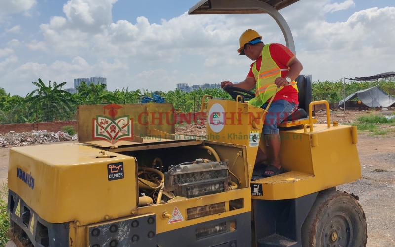 Học lái xe lu ở đâu giá rẻ, uy tín? 