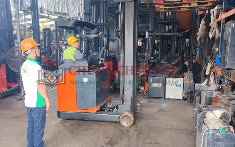 Học lái xe nâng cần những điều kiện gì?