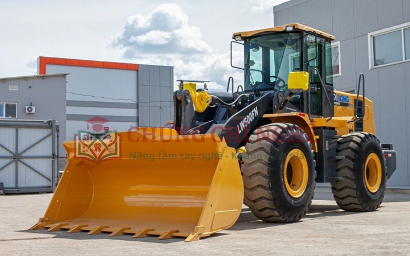 Học phí và lệ phí cấp Chứng chỉ Lái Máy Xúc Lật