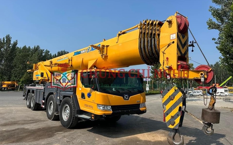 Cẩu Tự Hành bánh lốp là gì?