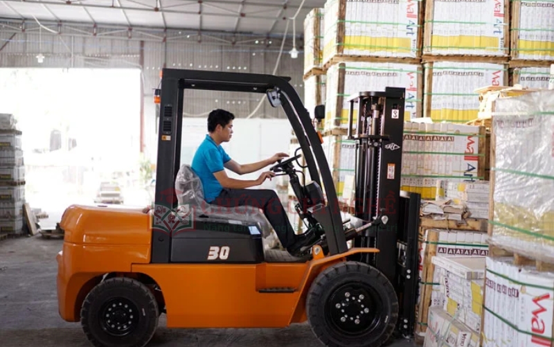 Hồ sơ đăng ký học lái xe nâng gồm những gì?