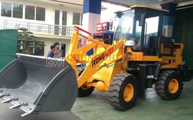Học lái máy xúc mất bao nhiêu tiền?