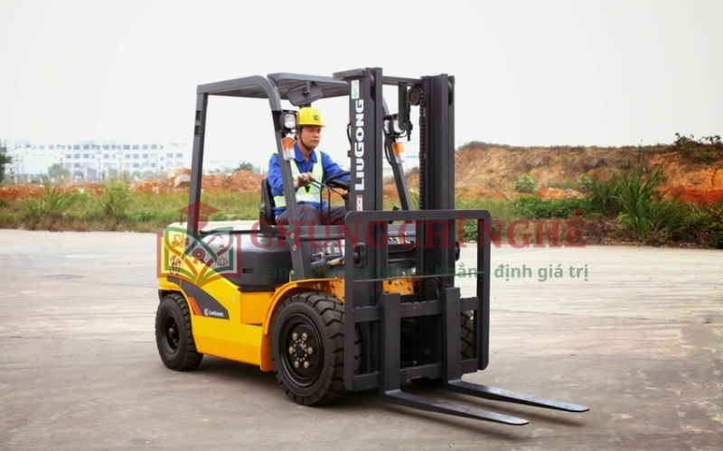 Khóa đào tạo lái xe nâng trọn gói gồm những gì?