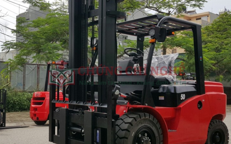 Phân biệt Chứng chỉ Xe nâng hàng và Xe nâng người khác nhau như thế nào?