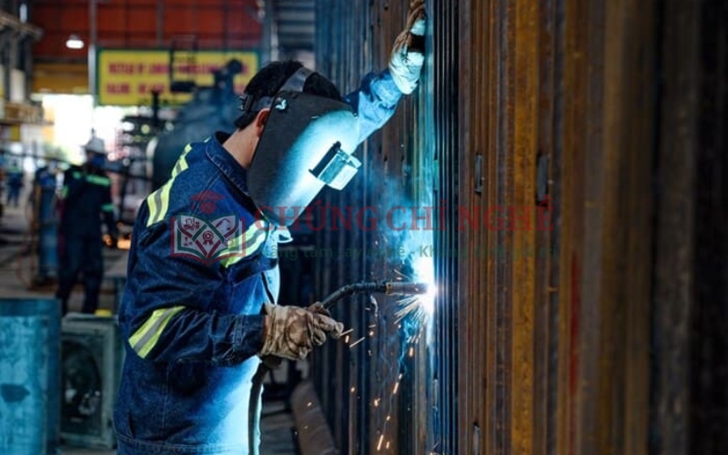 Trường nào dạy học nghề Hàn Cơ khí giá rẻ mà uy tín?