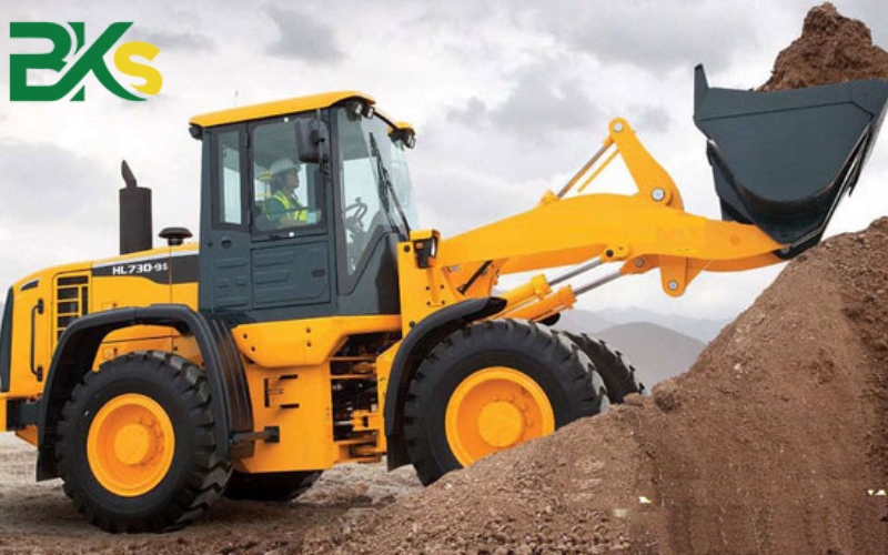 Cần làm gì để tăng mức lương lái máy xúc