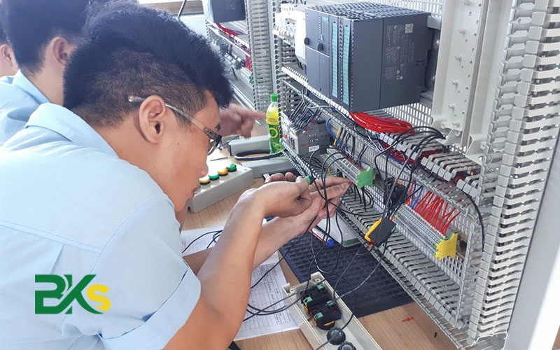 Những vấn đề học viên quan tâm khi chọn nơi học lấy chứng chỉ điện công nghiệp