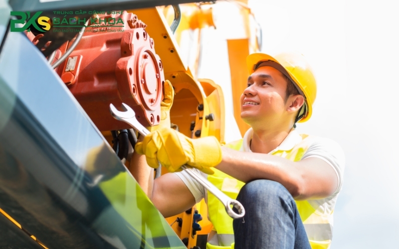 Không có chứng chỉ vận hành xe cơ giới: Anh em đang đối mặt với rủi ro gì?